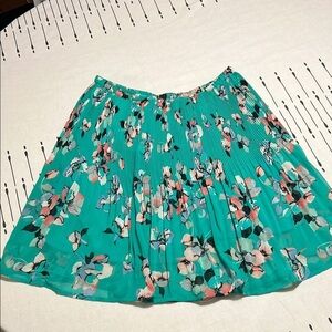 Elle Green Pleated Floral Skater Mini Skirt. Size 8
